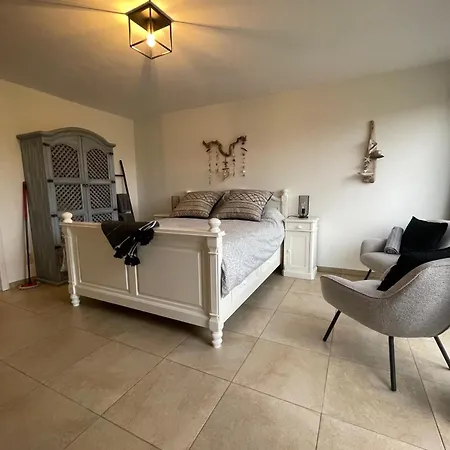 Le Bouchat-oreille Bed & Breakfast