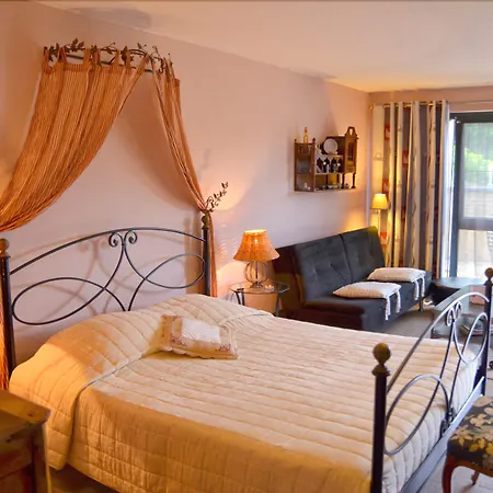 Le Bouchat-oreille Bed & Breakfast Spontin