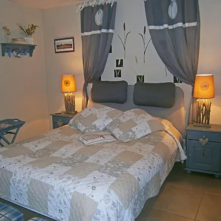 Le Bouchat-oreille Bed & Breakfast 4*