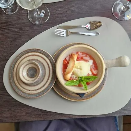Le Bouchat-oreille Bed & Breakfast 4*