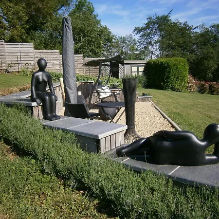 Le Bouchat-oreille Bed & Breakfast Spontin